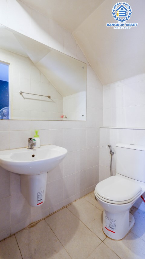 *****ทาวน์เฮ้าส์มือสอง ย่านลาดปลาเค้า ม.บ้านกลางเมืองเออบาร์เนียน เกษตร-นวมินทร์ เนื้อที่กว้าง 20 ตร.ว. ฟังก์ชัน 3 ห้องนอน 3 ห้องน้ำ ที่จอดรถ 1 คัน ภายในตกแต่งงสวย พร้อมเข้าอยู่ โครงการตั้งบนทำเลแห่งการเดินทาง ใกล้รถไฟฟ้าสายสีชมพู "ลาดปลาเค้า" และทางด่วน "รามอินทรา" จองเลย!